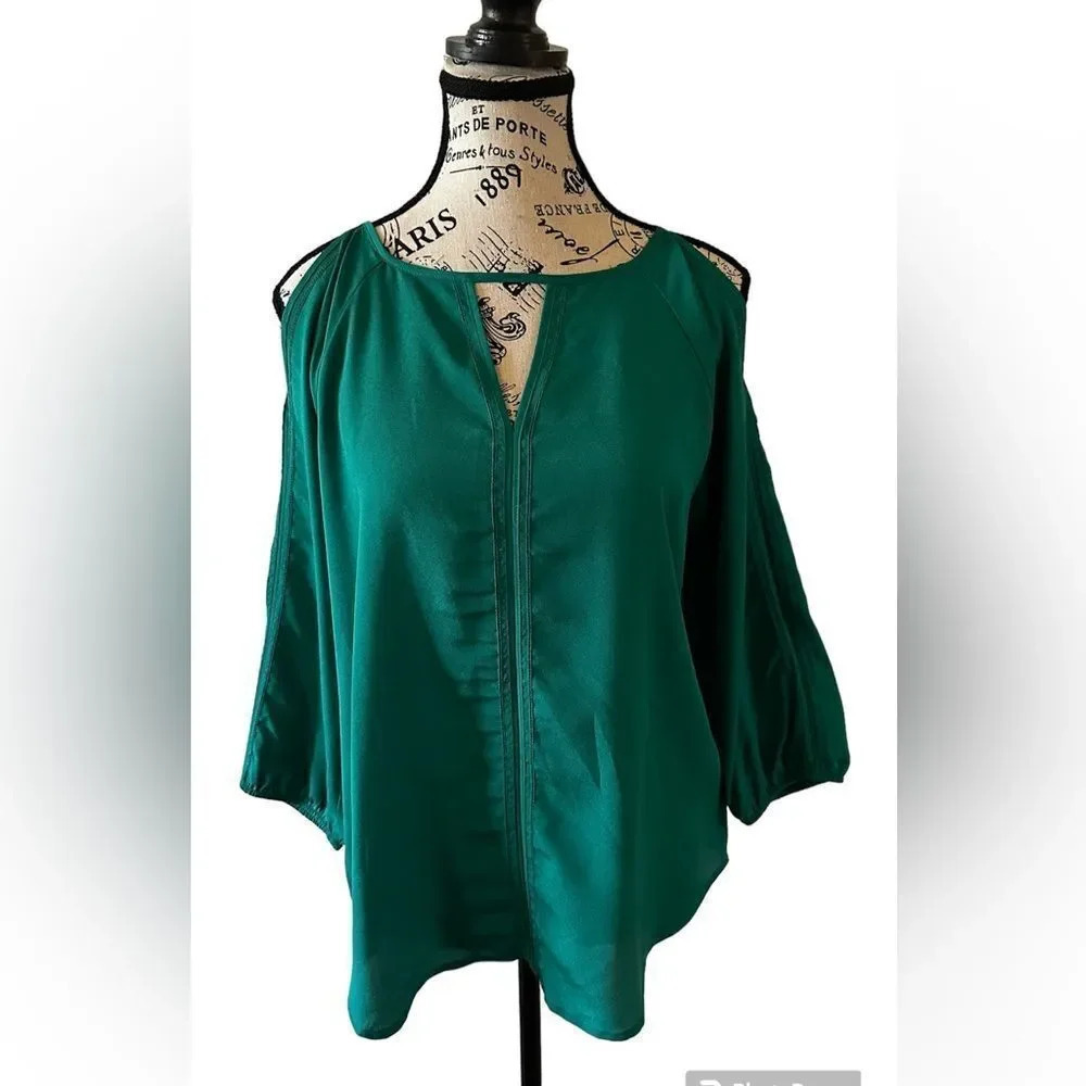 Limited cold shoulder blouse Sizeโ-โWomen'sโsmall